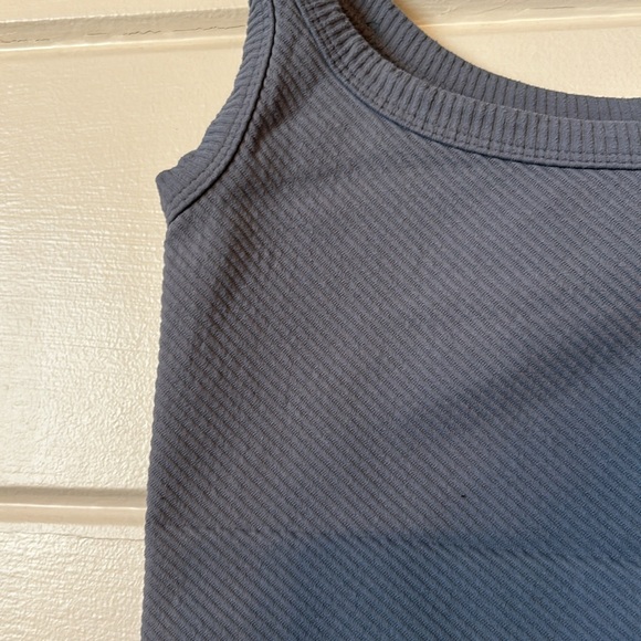 NIKIBIKI Set of 3 Seamless Chevron Ribbed Crop Top - Picture 13 of 17